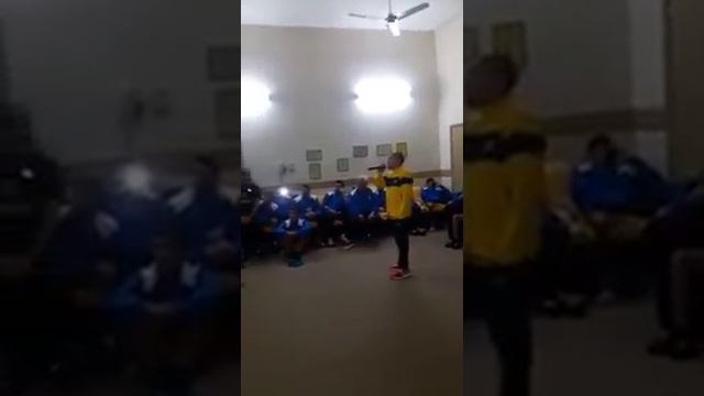 Vladimir Marín canta en la concentración del Kure Luque karaoke смотреть онлайн