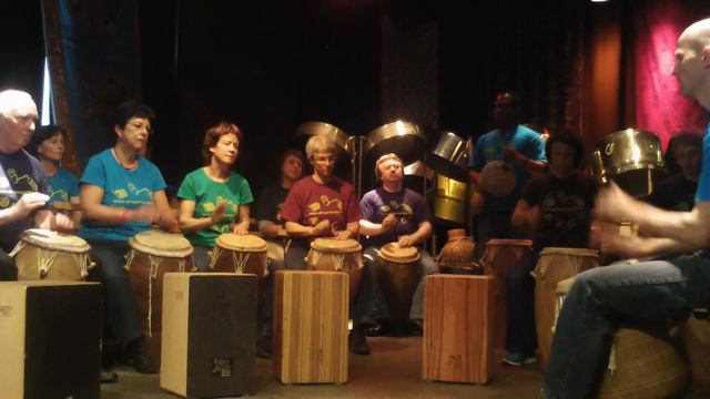 AFROPERCUSSION.CH Schülerkonzert in der Stanzerei in Baden смотреть онлайн