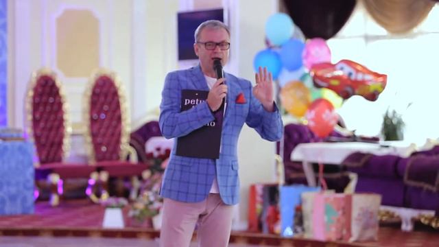 ВЕДУЩИЙ СЕРГЕЙ ПЕТУХОВ смотреть онлайн