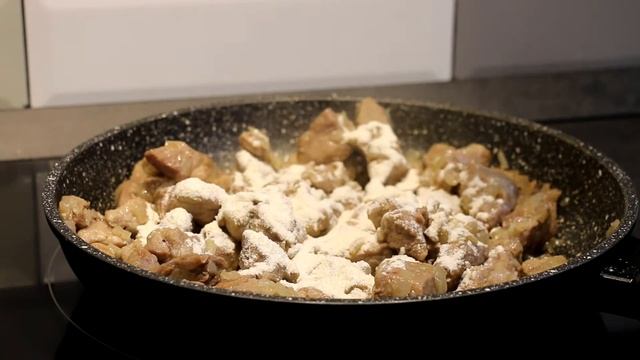 Гуляш(мясная подлива) за 30минут. Быстро,вкусно,без комочков. смотреть онлайн