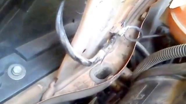 Renault Clio II 1998 beázás javítás, víztartály kiszerelése смотреть онлайн