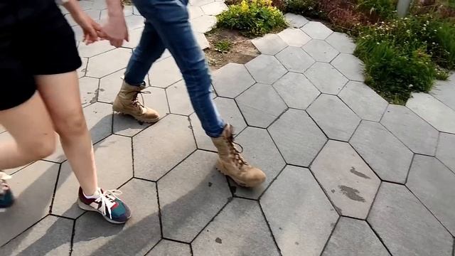 Гуляю в центре Москвы. Ландшафтный дизайн парка Зарядье. Прогулка по Москве. смотреть онлайн