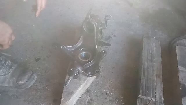 Как поменять подшибник передней ступицы без сьемников и выпресовывателей. смотреть онлайн