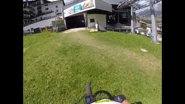 Giringirando a Corvara смотреть онлайн