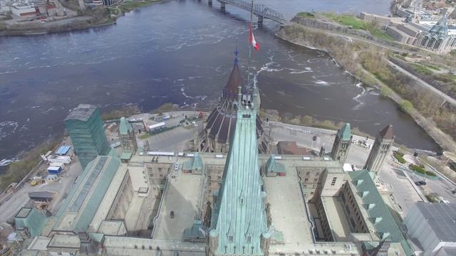 Drone Flight Over Parliament Buildings In Ottawa Canada смотреть онлайн