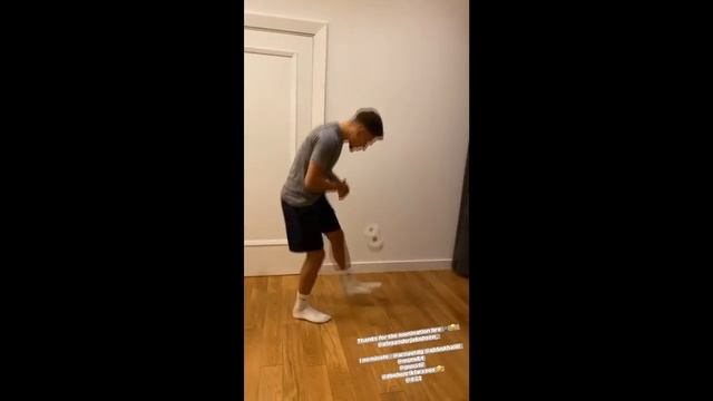 Ларссон почеканил рулон туалетной бумаги и бросил вызов Жиго, Тилю и отцу смотреть онлайн