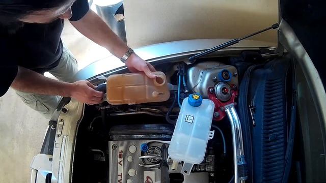 DIY Fiat / Alfa Romeo Radiator coolant expansion tank change смотреть онлайн