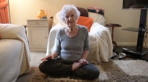 Йога в 90 лет. Маргери Оуэн