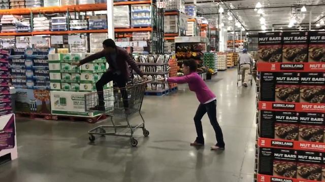 Costco Mannequin Challenge смотреть онлайн