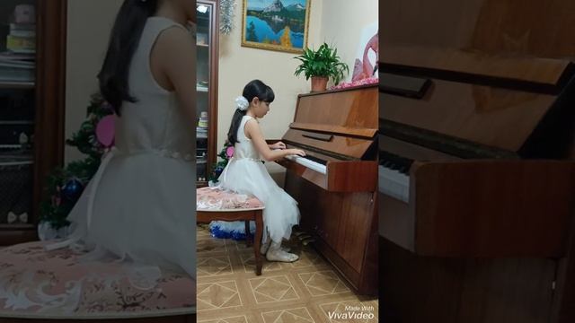 Жандыбай Айшагуль, 3 "А" класс. Менуэт Л.Моцарт, Вальс С.Майкапар. смотреть онлайн