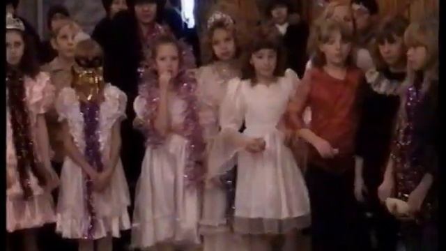 ДК им.Кирова, школа №2, Новый год - 2004, 5-6 классы (25.12.2003) смотреть онлайн