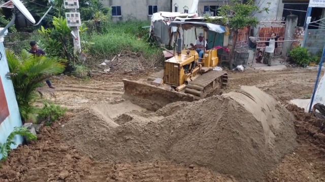 Incredible Small Project Truck and By Bulldozer Leveling Land on the Home смотреть онлайн