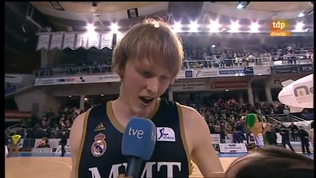 Kyle Singler interviewed after a close win in Alicante (January 15th 2012) смотреть онлайн