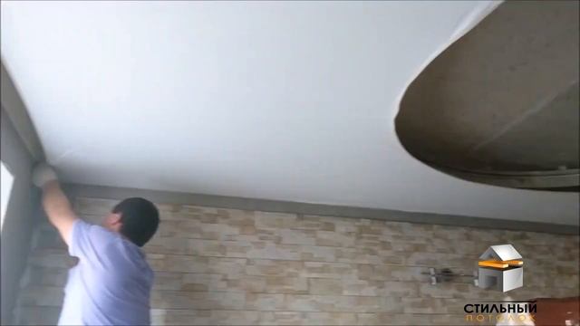 Двухуровневый натяжной потолок со светодиодной подсветкой