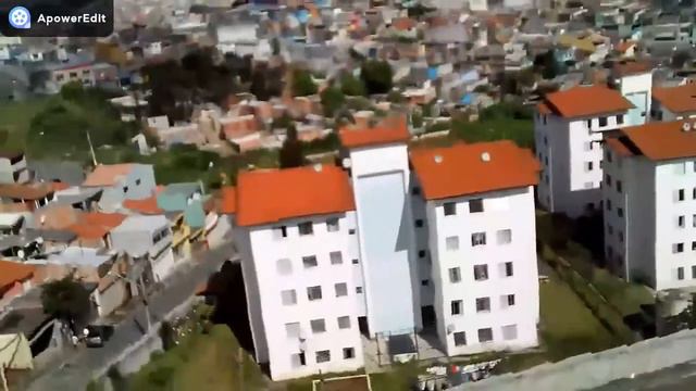 Voo do Drone Syma x8 Pro no momento em que está ventando muito смотреть онлайн