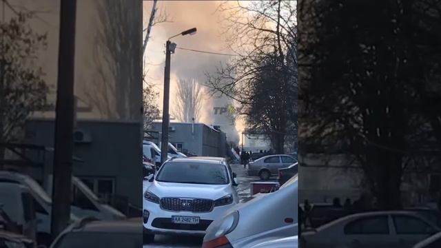 МОЩНЫЙ ВЗРЫВ в Киеве. смотреть онлайн