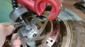 Kugoo G-Booster снятие заднего мотор колеса и установка грязезащитного отбойника.