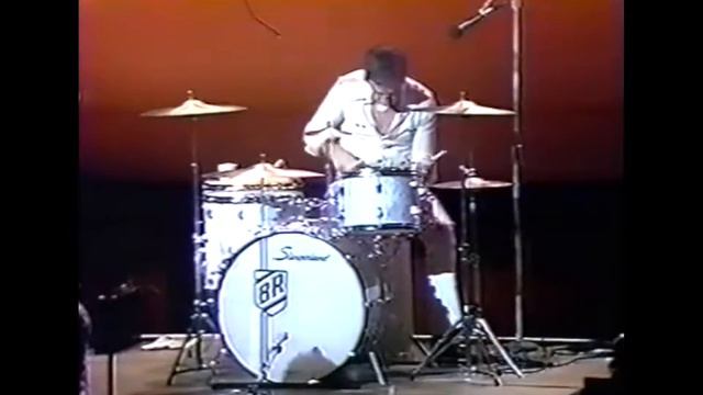 Buddy Rich Drum Solo -- kicks it in around the 4 minute mark - 1974 смотреть онлайн