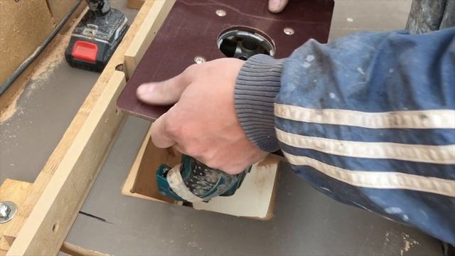 Фрезерный стол для ручного фрезера, Makita RP2300FC смотреть онлайн