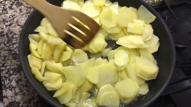 Очень простой, быстрый и сытный ужин - ”Испанская Тортилья” с картофелем! Tortilla de patatas. смотреть онлайн