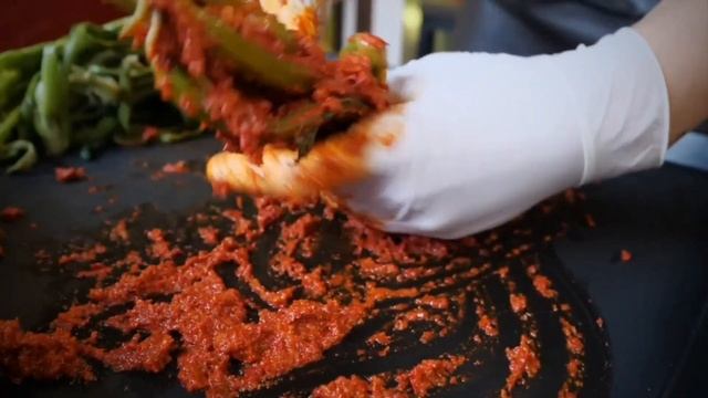 Корейская УЛИЧНАЯ Еда - Шашлык из БАРАНЬЕЙ Ножки, Острый БАКЛАЖАН, Свиная ГРУДИНКА на Гриле... смотреть онлайн