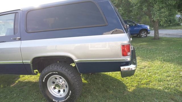 1988 Chevy Suburban V20 Silverado Walkaround & Startup (FOR SALE) смотреть онлайн