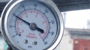 Измерение давления нового бензонасоса пекар