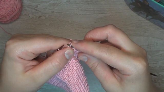 Как вязать лицевые петли спицами: классический и бабушкин способ. Вязание спицами для начинающих.