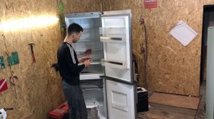 Холодильник Сименс намерзает лёд в морозилке . Нет холода