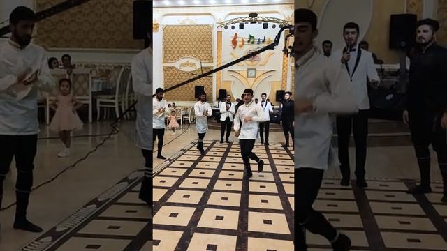 Baxtiyar Qantayev (Eks-sada) Ve Kavkaz Dance Group .. Tancuyem Po Kayfu
