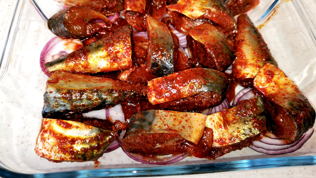 СКУМБРИЯ в духовке ! Такого вы еще не ели! Очень вкусный рецепт! вам очень понравится! смотреть онлайн