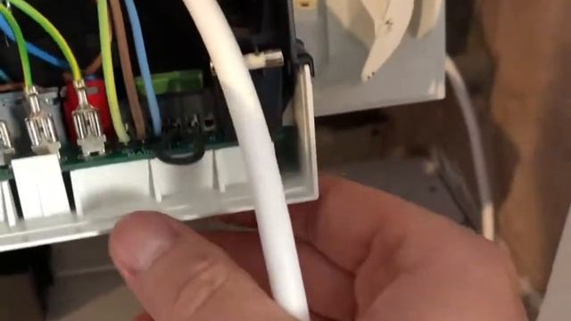 How to Install a Hive Active Heating Receiver on a Viessmann Vitodens 100 Combi Boiler смотреть онлайн