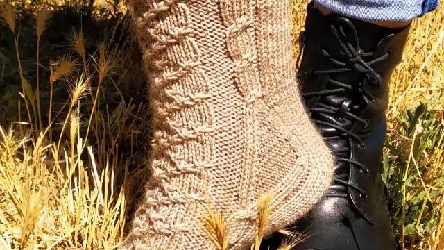 Анонс.Очень простые и красивые носочки.Не пропустить МК.ПОДПИШИСЬ  !!!НАЖМИ НА КОЛОКОЛЬЧИК.  !!!!