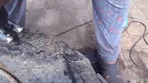 Обрезка покрышки грузового автомобиля