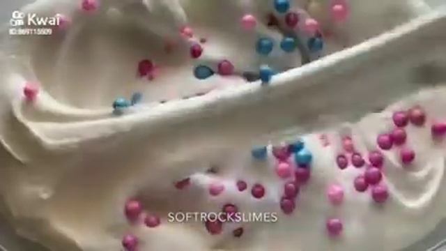 Белый слайм с искусственным снегом и пенопластовыми шариками голубого и розового цвета💙❤️ смотреть онлайн
