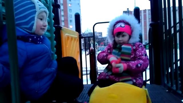 Хуба буба и жидкая конфета. Софья любит записывать видео)) смотреть онлайн