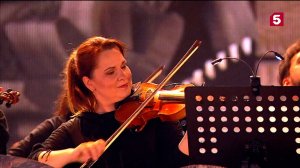 «Проклятый старый дом!»: оркестр Cagmo оригинально исполнил легендарный хит на «Алых парусах»