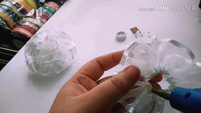 Простой школьный бант из органзы  канзаши МКDIY