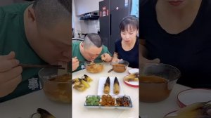 丈夫看見我笑非要跟我換，結果錯過了原本米飯裡的紅燒肉，他哭的很傷心【胖嫂美食】