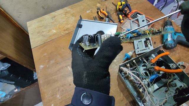 Газоанализатор мета с км конденсаторами. Тут самые дорогие радиодетали с платиной и палладием. смотреть онлайн