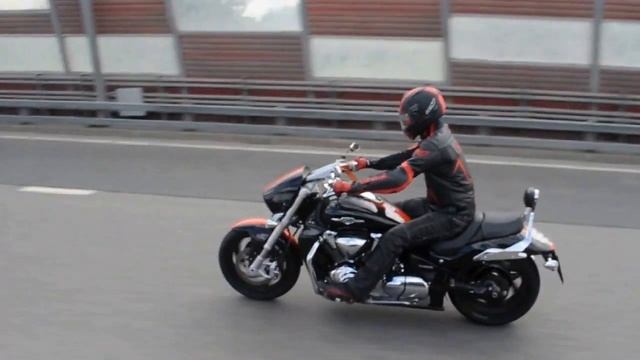 SUZUKI INTRUDER VZR M1800R LE (BOULEVARD M109R LE) смотреть онлайн