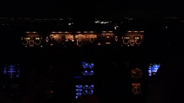 Посадка ниже минимума в аэропорту Анконы (Италия), посадка в Домодедово на B777