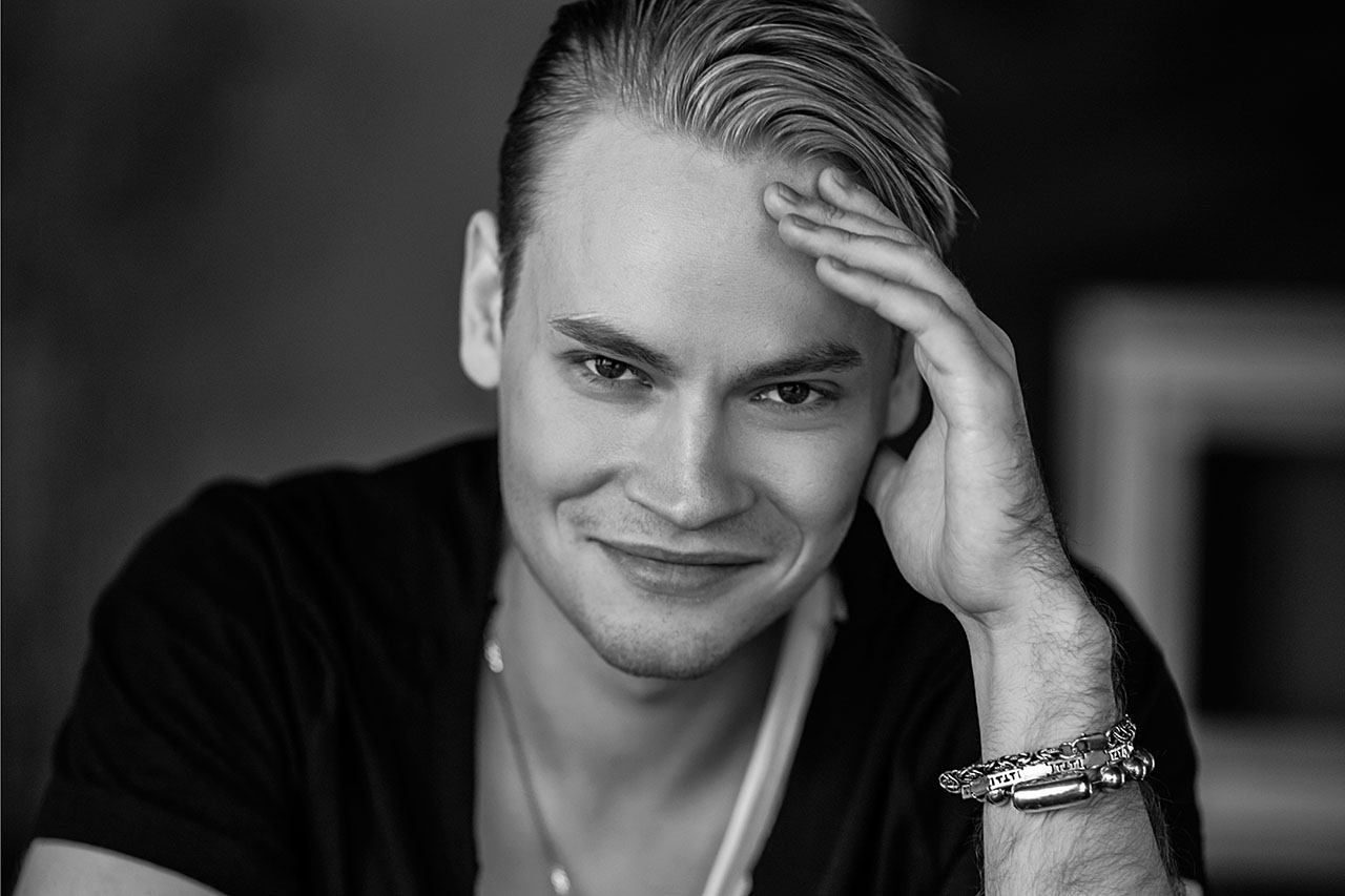 ВСТАНЕМ | SHAMAN смотреть онлайн