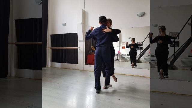 Figures de tango argentin : 18 - Boleo avant/arrière смотреть онлайн