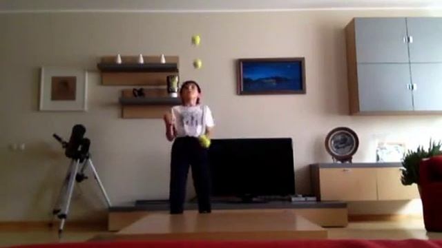 Пируэт с 6 мячами. смотреть онлайн