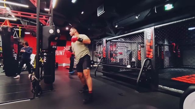 UFC GYM | Миша Маваши | все гораздо проще | профессионал | отточенные удары | жесть | четко | плюшк смотреть онлайн