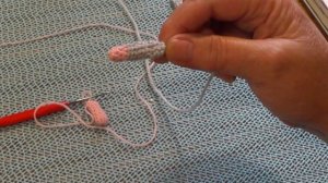 Мастер класс. Как связать маленького мышонка крючком. Часть 2.