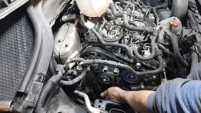 Volkswagen Tiguan 2.0 TDI 2011 Timing Belt Replacement смотреть онлайн