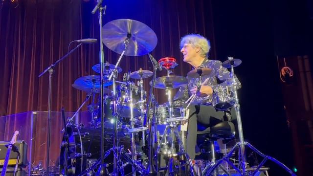 Stewart Copeland - “Every Little Thing She Does is Magic” - Genesee Theater, Waukegan, IL - 05/19/2 смотреть онлайн