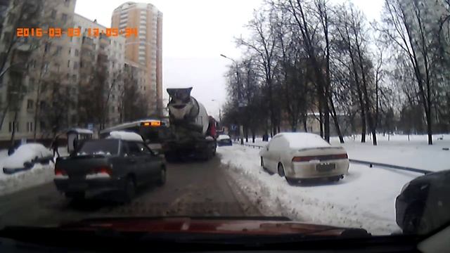 Без комментариев - гнилой народ - нет помощи No comment. rotten people. there is no help! смотреть онлайн